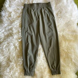 Columbia Women’s Joggers in Omni-Shade fabric size M.